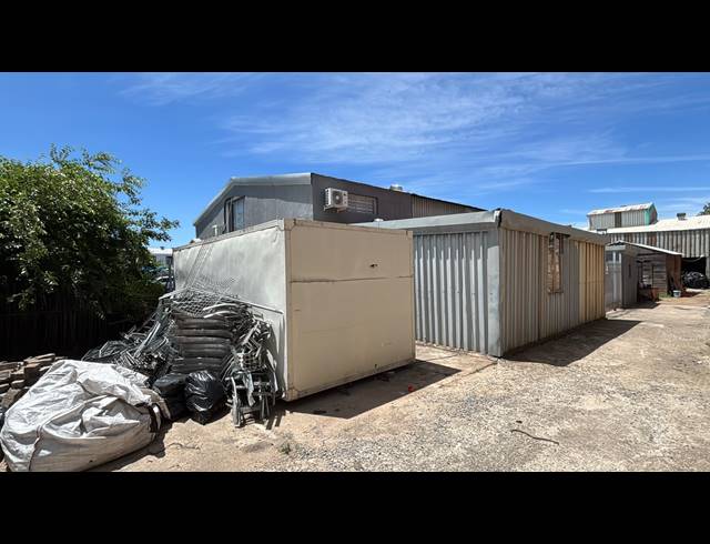 1,000M² WAREHOUSE FOR SALE IN HUGHES